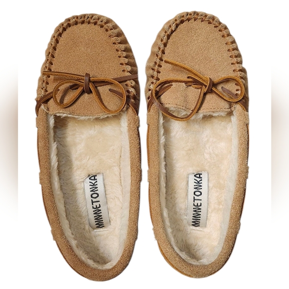 Minnetonka Shoes - Minnetonka Tan Moccasin Slippers Shoes with Suede and Fleece Size 7